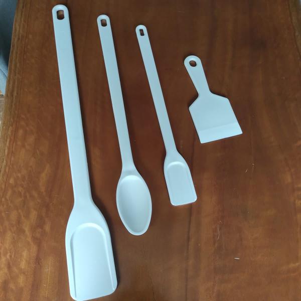 Imagem de 3 Colheres Grande para Restaurante Cozinha Industrial 59cm Plásticas Brancas Cinquetti