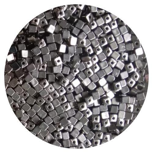 Imagem de 300 pçs entremeio quadradinho 4mm cinza metalizado p/ bijuterias e artesanatos em geral