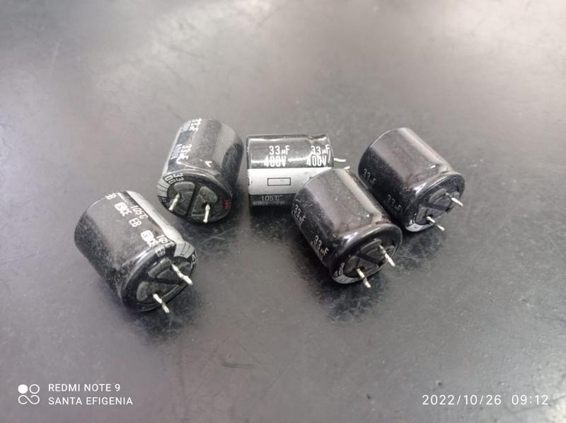 30x Capacitor Eletrolítico 33uf/400v 105 18x20mm Panasonic Imagem de 30x Capacitor Eletrolítico 33uf/400v 105 18x20mm Panasonic