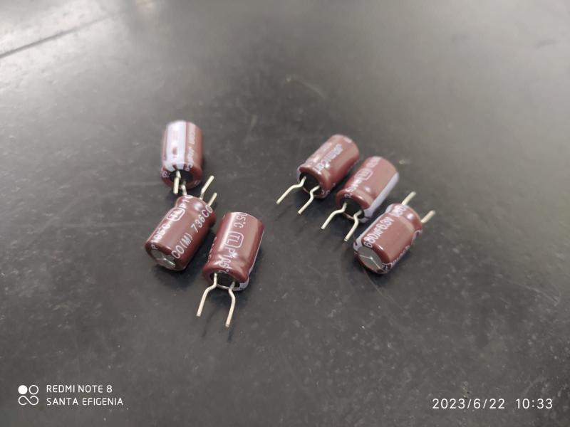 Imagem de 3x Capacitor Eletrolitico 680uf/6,3v 105 8x12mm Jamicon