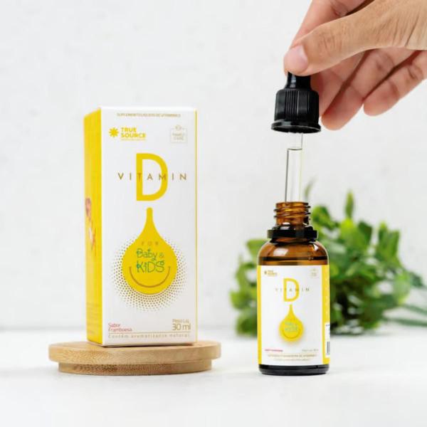3x Vitamina D3 Baby Kids True Source Sabor Framboesa 30ml Imagem de 3x Vitamina D3 Baby Kids True Source Sabor Framboesa 30ml