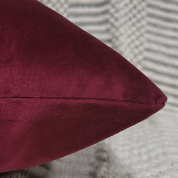 4 Capa de almofada Suede Lisa Preta e Vinho 45cm x 45cm - NM Imagem de 4 Capa de almofada Suede Lisa Preta e Vinho 45cm x 45cm