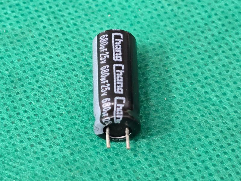 Imagem de 40x Capacitor Eletrolitico 680uf/25v 105 8x20mm Pre Chang