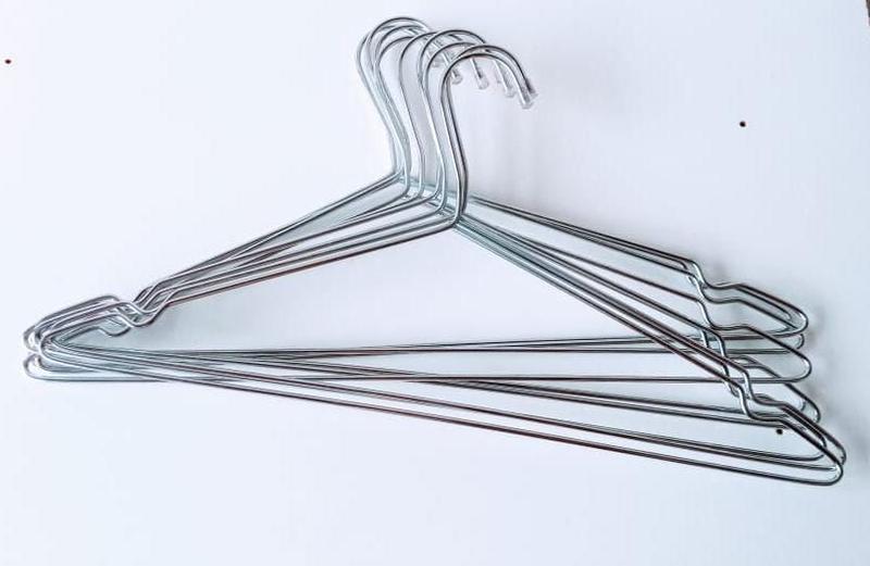 50 Cabides Adulto cromado com Ponteira Transparente - Fabricação Nacional Imagem de 50 Cabides Adulto cromado com Ponteira Transparente