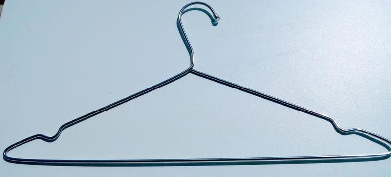 50 Cabides Adulto cromado com Ponteira Transparente - Fabricação Nacional Imagem de 50 Cabides Adulto cromado com Ponteira Transparente