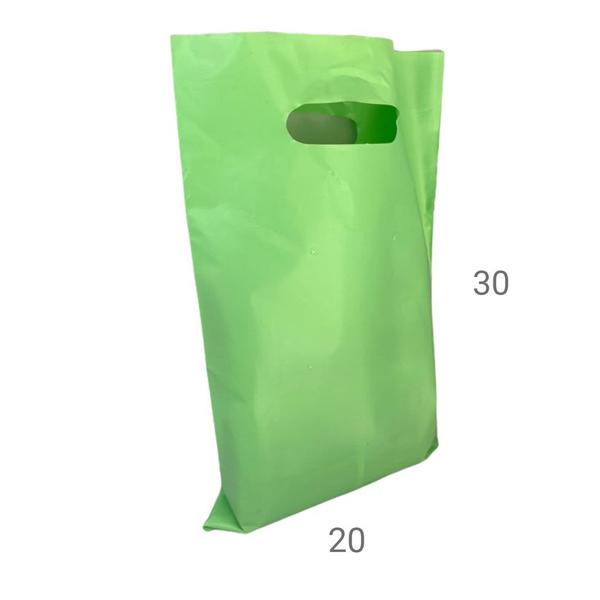 Imagem de 500 Sacolas plásticas Verde com alça boca de palhaço 20x30