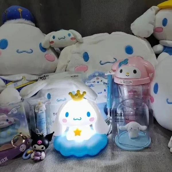 Imagem de Abajur Nuvem Hello Kitty Kawaii com LED - Luminária de Cabeceira Sanrio