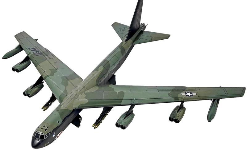 Imagem de Academy USAF B-52D Stratofortress 1/144 - Kit de Modelo com Bombas M117