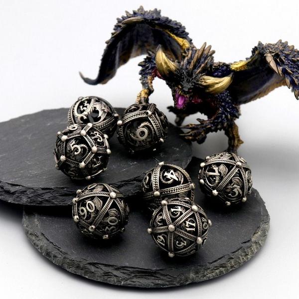 Acessórios de jogo de tabuleiro Metal Dice Chips para todas as idades - J-One Imagem de Acessórios de jogo de tabuleiro Metal Dice Chips para todas as idades