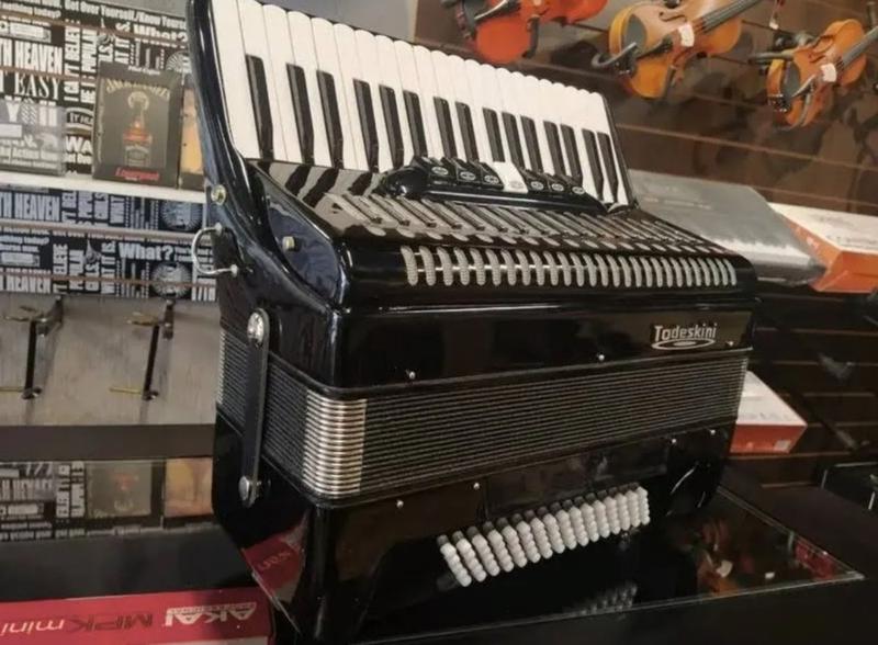 Imagem de Acordeon Todeskini 80 Baixos Preto