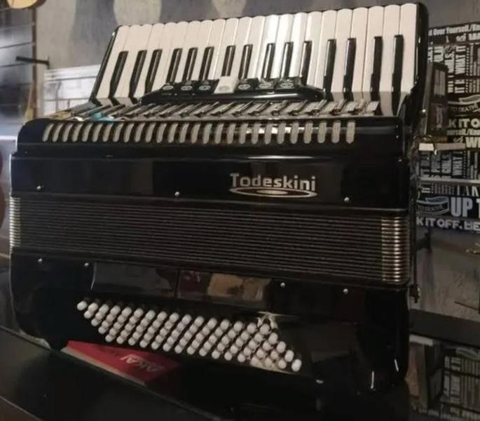 Imagem de Acordeon Todeskini 80 Baixos Preto