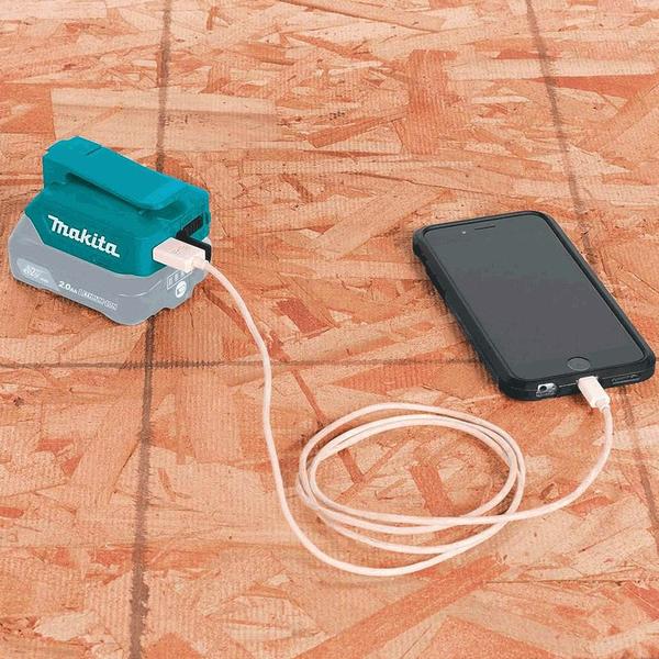 Imagem de Adaptador Compacto USB para Carregar Dispositivos Móveis ADP06 Makita