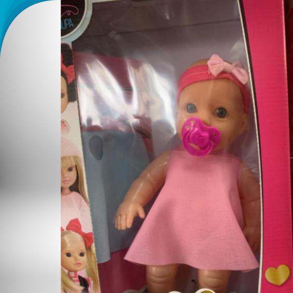 Imagem de Adorável Bebê De Pelúcia Com Lacinho E Vestido Rosa Ideal Para Presente Com Garantia