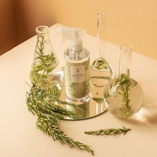 Água Perfumada L'envie Parfums Alecrim Mediterrâneo - 1L Imagem de Água Perfumada L'envie Parfums Alecrim Mediterrâneo - 1L