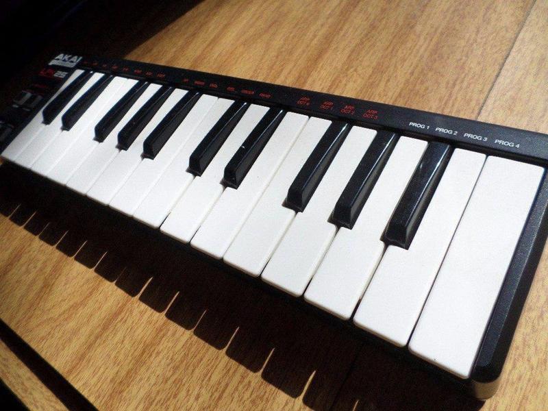 Imagem de Akai Lpk25 Teclado Controlador Midi Usb Mini