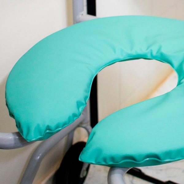 Almofada Ortopédica para Cadeira de Banho Assento Higiênica Almofadado com Espuma - Beniq Imagem de Almofada Ortopédica para Cadeira de Banho Assento Higiênica Almofadado com Espuma