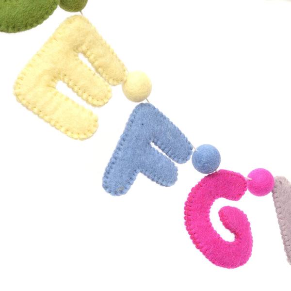 Imagem de Alphabet Garland Glaciart One, lã natural feita à mão, 7 pés