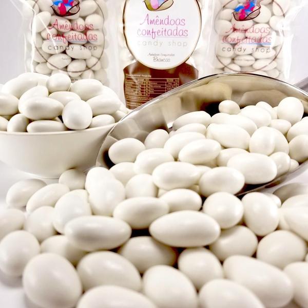 Amendoas Confeitadas Brancas 100 Unidades - Candy Shop Imagem de Amendoas Confeitadas Brancas 100 Unidades