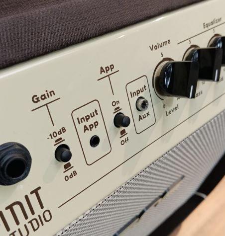 Imagem de Amplificador Borne Para Voz e Violão Infinit A40 Studio Marrom Standart