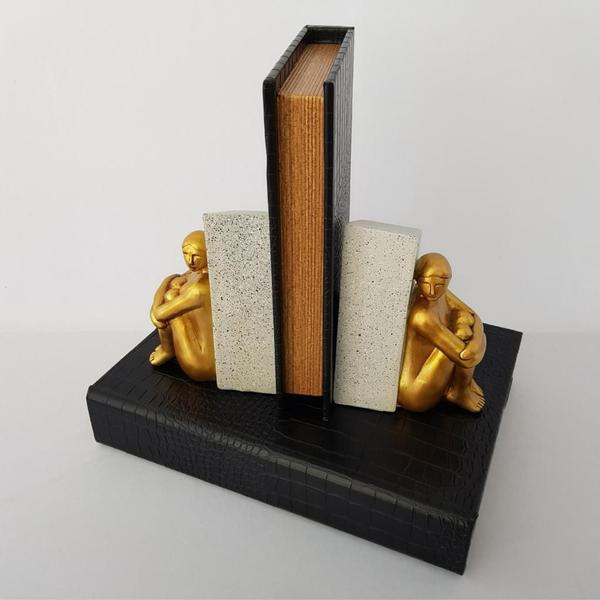 Imagem de Aparador de livros em resina e sandstone