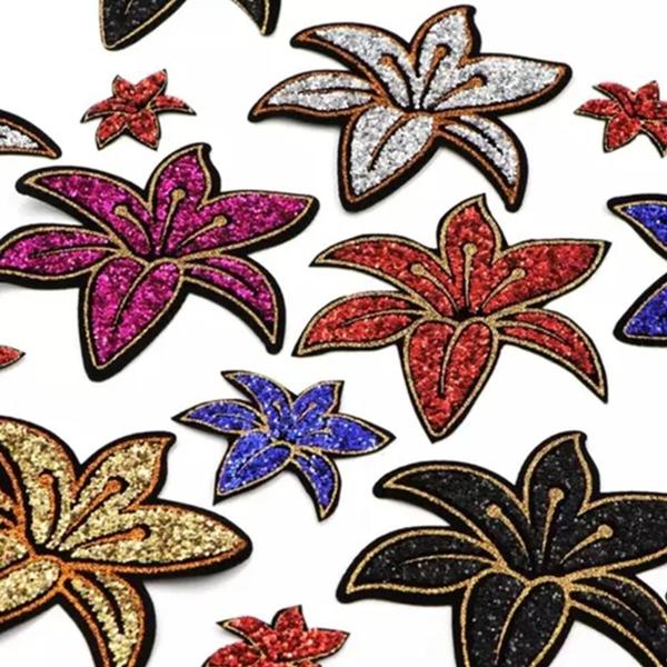 Imagem de Aplique Patch Flor De Lotus 4cm X 4cm Strass Termocolante