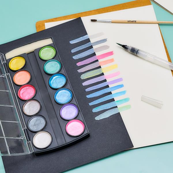 Aquarela Metálica 12 Cores + Acqua Brush + Pincel Leoarte - Leonora Imagem de Aquarela Metálica 12 Cores + Acqua Brush + Pincel Leoarte