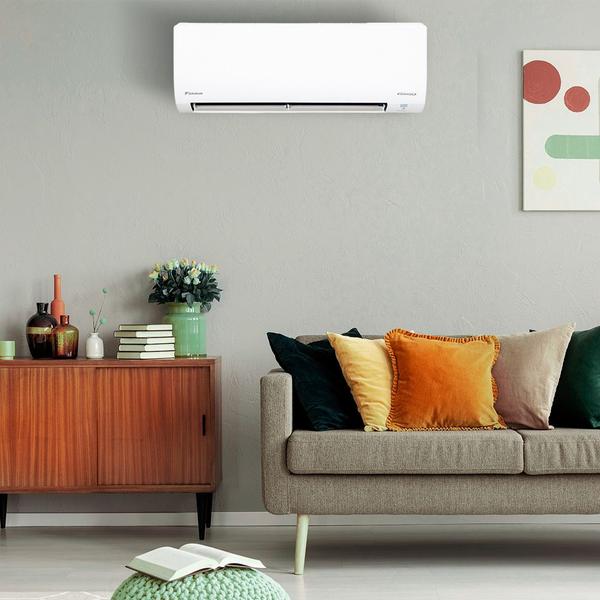 Imagem de Ar Condicionado Split HW Inverter Ecoswing Gold R-32 Daikin 12.000 Btus Frio 220V Monofásico FTKP12S5VL