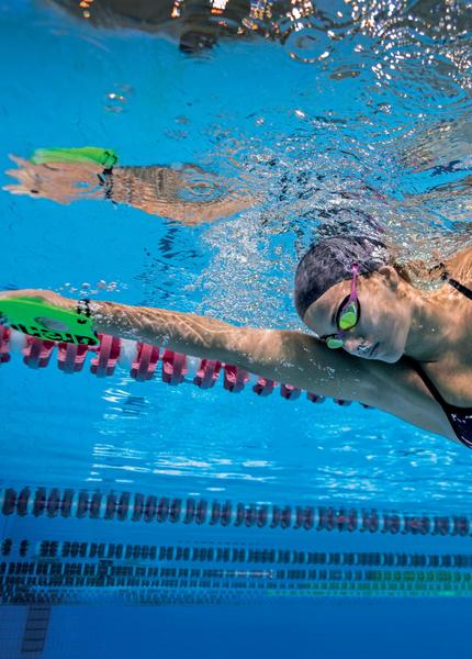 Arena Soft Latex Swim Cap para Mulheres e Homens, Estampas e Cores Sólidas, Framboesa Escura Imagem de Arena Soft Latex Swim Cap para Mulheres e Homens, Estampas e Cores Sólidas, Framboesa Escura