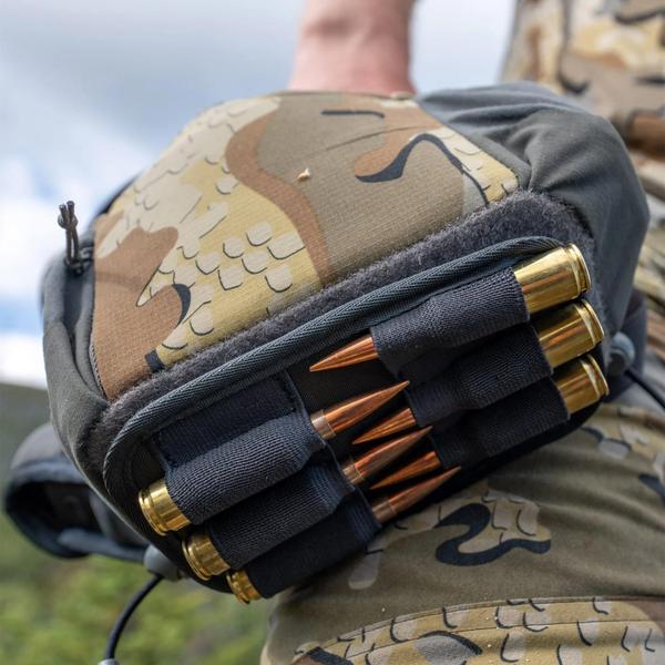 Imagem de Arnês KUIU PRO Bino  impermeável, ajustável, com tampa de uma mão, calços de espuma personalizados, arnês binocular compatível com equipamento de hidratação