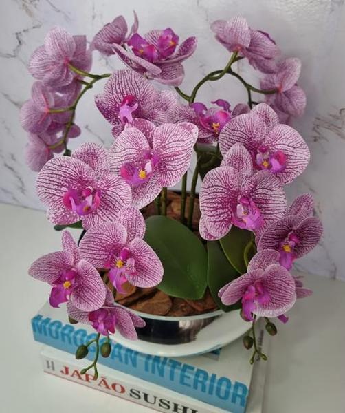 Imagem de Arranjo Com 4 Orquídeas Violeta Vaso Prata 28cm