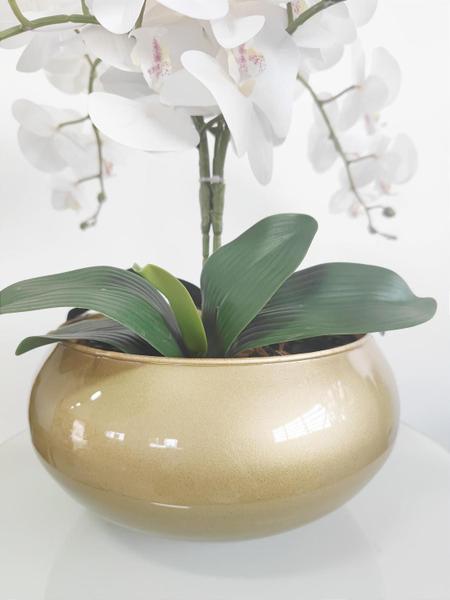 Imagem de Arranjo de Mesa 4 Flores de Orquídeas Brancas Vaso Dourado