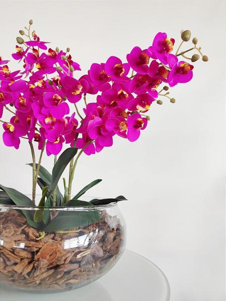 Imagem de Arranjo Orquídeas Artificial Fúcsia Com Vaso De Vidro Grande