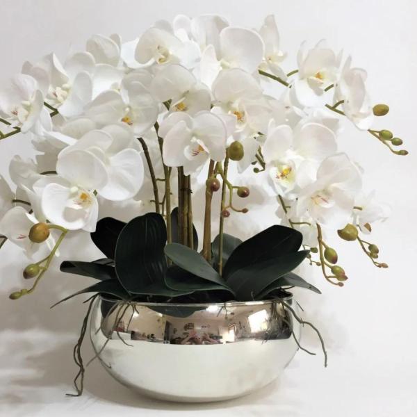 Arranjo Orquídeas De Silicone 4 Galhos Para Mesa Com Vaso - La Caza Store Imagem de Arranjo Orquídeas De Silicone 4 Galhos Para Mesa Com Vaso