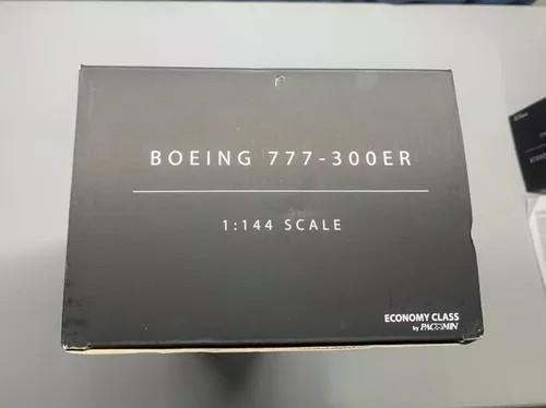 Imagem de Aviao Boeing 777-300er escala 1:144 Original Importado