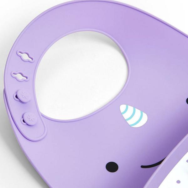 Babador Cata Migalhas de Silicone Zoo Narval - Skip Hop Imagem de Babador Cata Migalhas de Silicone Zoo Narval - Skip Hop