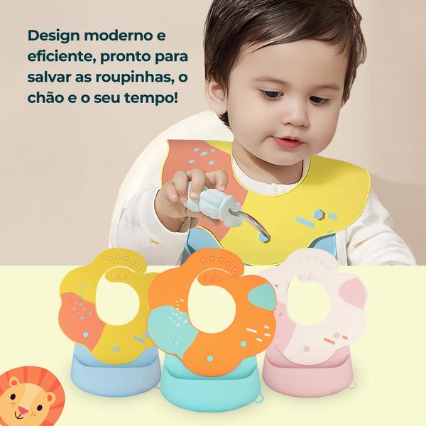 Imagem de Babador de silicone para bebês com bolso "segura" alimentos e botões para ajuste de altura (cor: Verde com laranja)