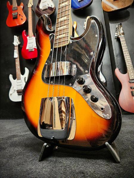 Imagem de Baixo Jazz Bass Michael Bm675n Sunburst Black Cobertura Na Ponte Captador