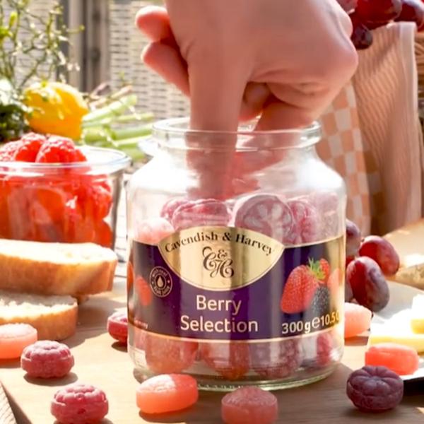 Bala CAVENDISH & HARVEY Berry Selection 300g Imagem de Bala CAVENDISH & HARVEY Berry Selection 300g