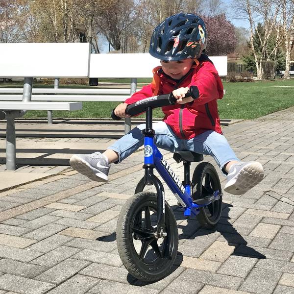 Imagem de Balance Bike Strider 12 Sport Blue para crianças de 1 a 4 anos