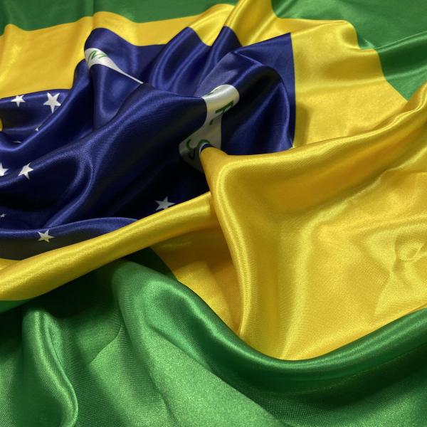 Imagem de Bandeira do Brasil Oficial Seleção Copa do Mundo em Cetim Brilhante - Tamanho Grande 1,20m x 85cm