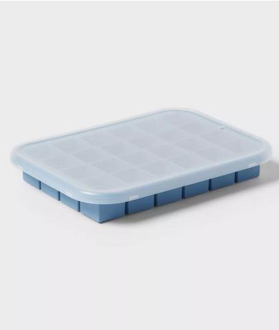 Bandeja de cubos de gelo de silicone com 24 cavidades com tampa Room Essentials Imagem de Bandeja de cubos de gelo de silicone com 24 cavidades com tampa Room Essentials