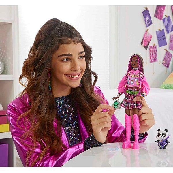 Imagem de Barbie EXTRA com Acessorios Negra Saia Xadrez Mattel GRN27