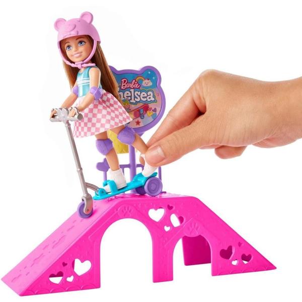 Imagem de Barbie Family Chelsea Pista de Patinacao