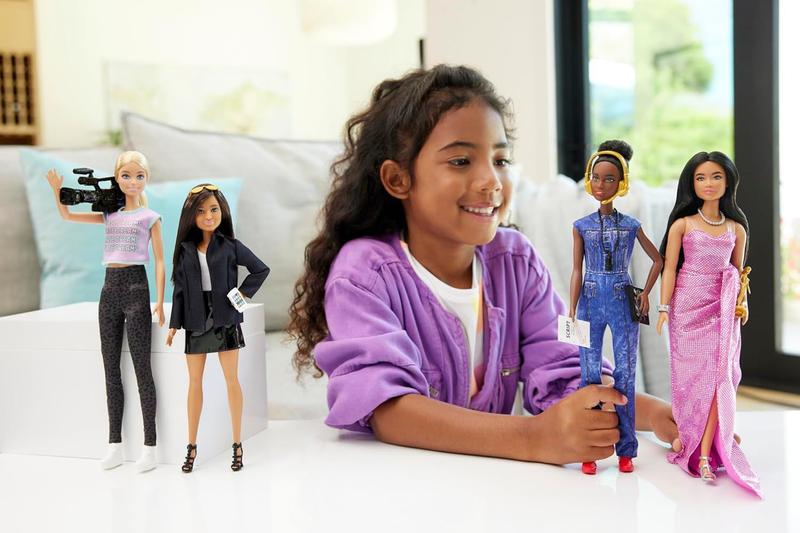 Imagem de Barbie Profissões Do Ano Diretora De Cinema Com 4 Bonecas - Mattel