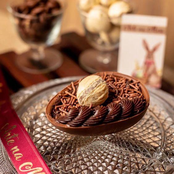 Barra De Chocolate Nobre Nestlé 1kg Muito Brilho E Sabor para Ovos de Páscoa, Ganaches, Trufas, Pão de Mel e MUITO MAIS! Imagem de Barra De Chocolate Nobre Nestlé 1kg Muito Brilho E Sabor para Ovos de Páscoa, Ganaches, Trufas, Pão de Mel e MUITO MAIS!