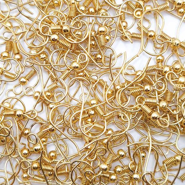 Base de Brinco Anzol Metal Dourado 18mm 50pçs 15g - Macall Imagem de Base de Brinco Anzol Metal Dourado 18mm 50pçs 15g