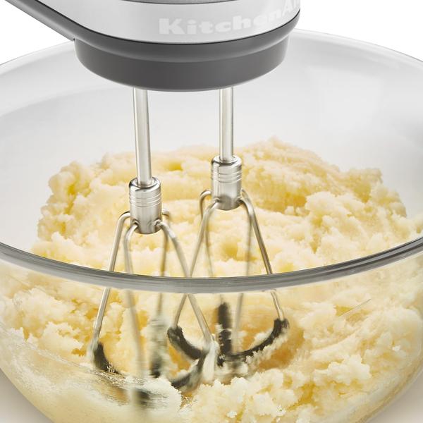 Imagem de Batedeira manual KitchenAid de 6 velocidades com batedores Flex Edge KHM6118