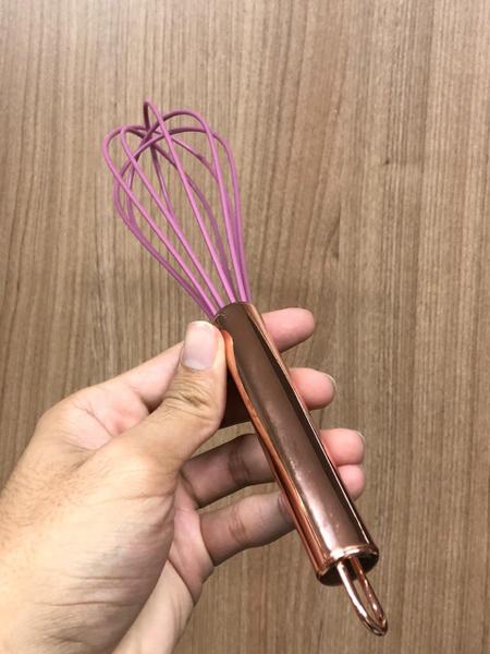 Imagem de Batedor de ovos fouet rose cobre rosa de aço inox e silicone 26cm batedor massas profissional manual