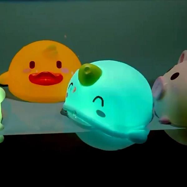 Imagem de Bebê Led Light Up Brinquedo De Banho Animais Bonitos Flutuador De Borracha Macia Indução Luminosa