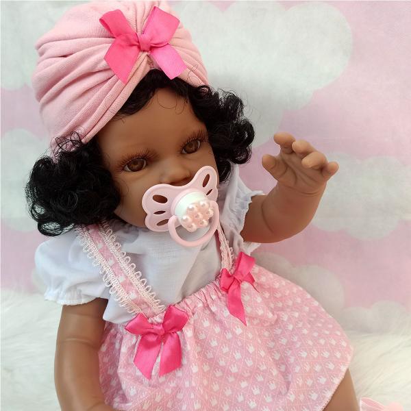 Imagem de Bebê Reborn Menina 100% Silicone Negra + Enxoval Completo